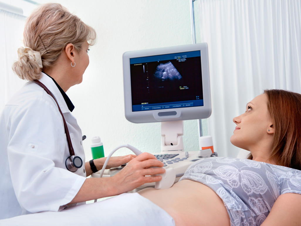 Thăm khám thai thường xuyên khi mang thai tháng thứ 3