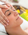 Massage da mặt spa bà bầu
