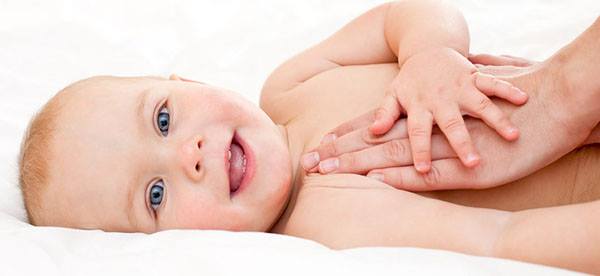 Tại sao nên massage trẻ sơ sinh