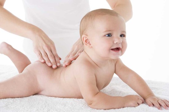 Massage cho bé sơ sinh