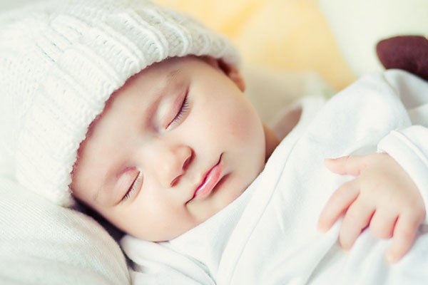Điều chỉnh ánh sáng hợp lý để bé ngủ ngon hơn