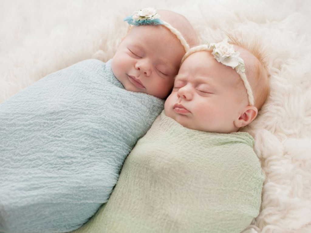 Quấn khăn giúp bé ngủ ngon hơn