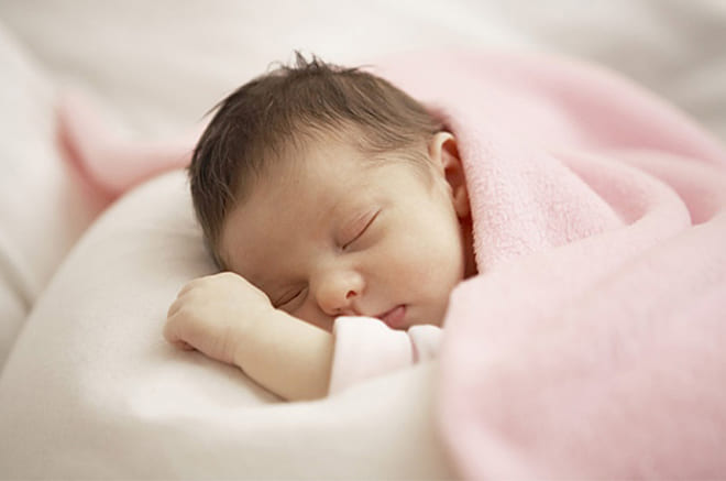 Cách chăm sóc bé sơ sinh trong từng giấc ngủ