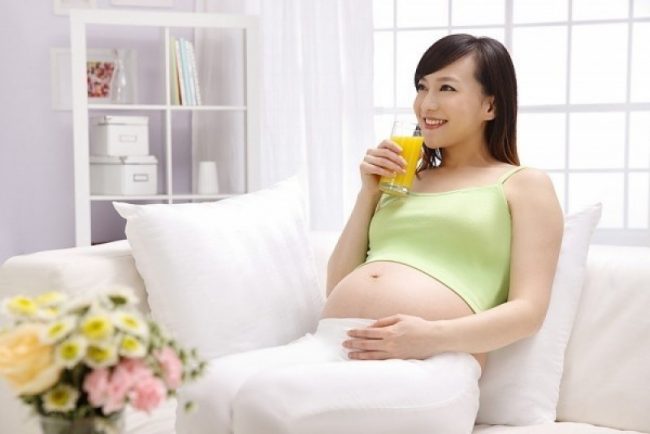 Mẹ bầu nên bổ sung các loại vitamin và trái cây 