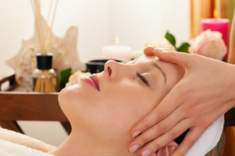 Cách massage da mặt chống chảy xệ bằng tay