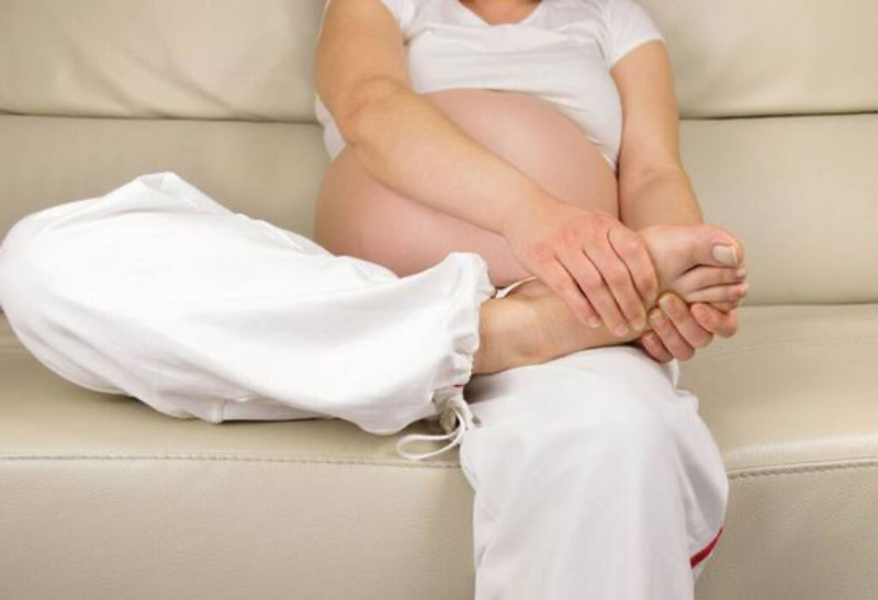 Bí kíp cách massage chân cho bà bầu hữu ích cực kỳ thoải mái