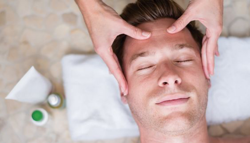 Massage da giúp da đều màu tươi tắn hơn