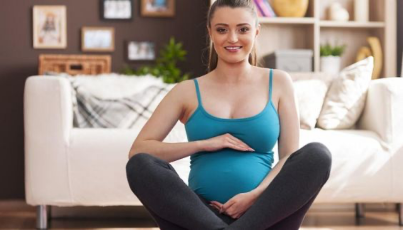 Trong tháng đầu tiên của thai kỳ, cơ thể của người mẹ bắt đầu cảm nhận thay đổi